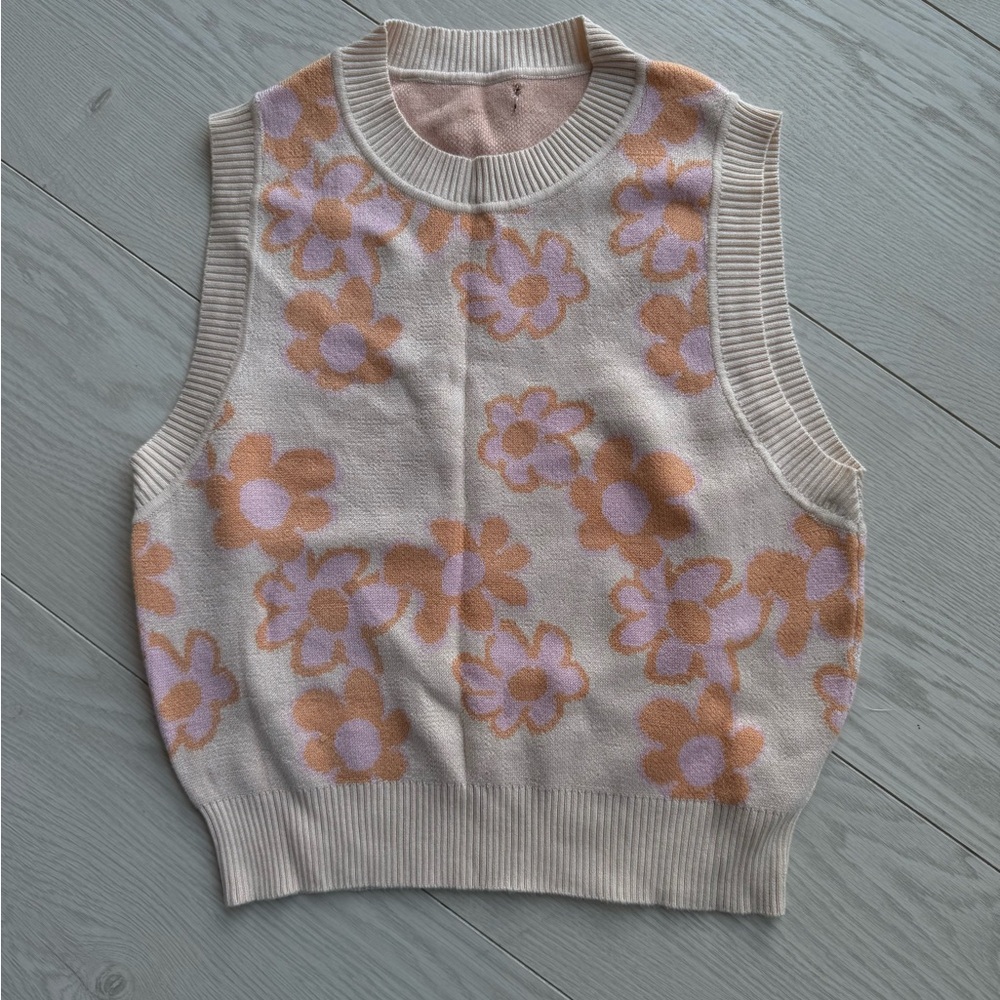 Floral Knit Sleeveless Sweater Vest